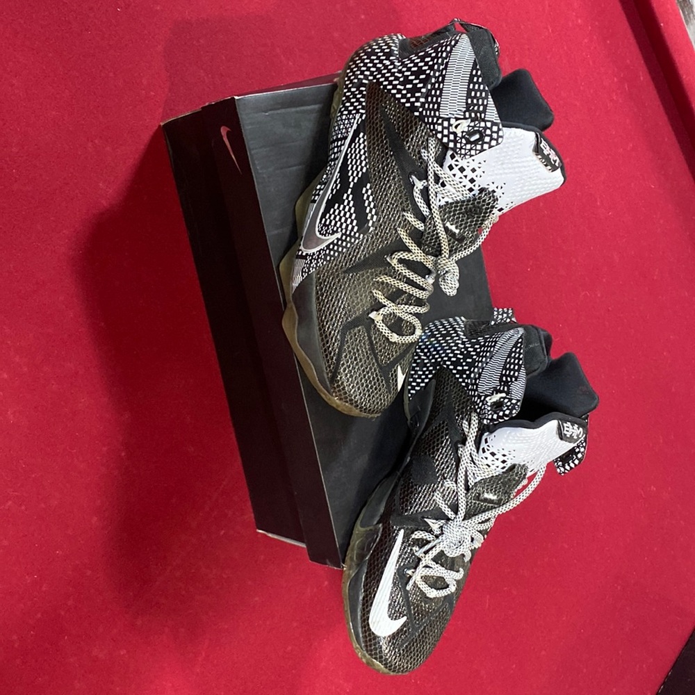 nike lebron bhm